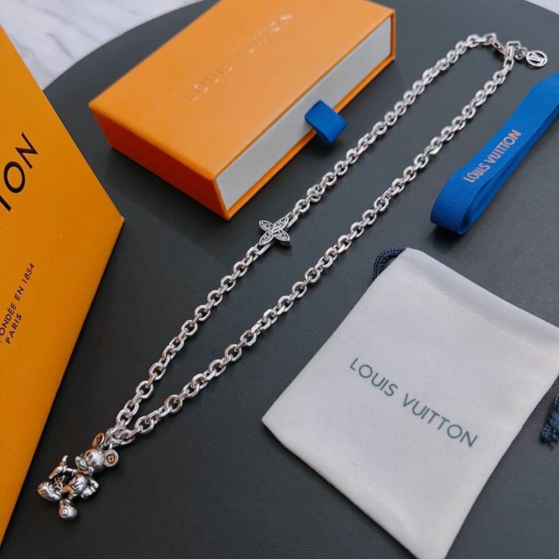 LV Necklace 03lyr240